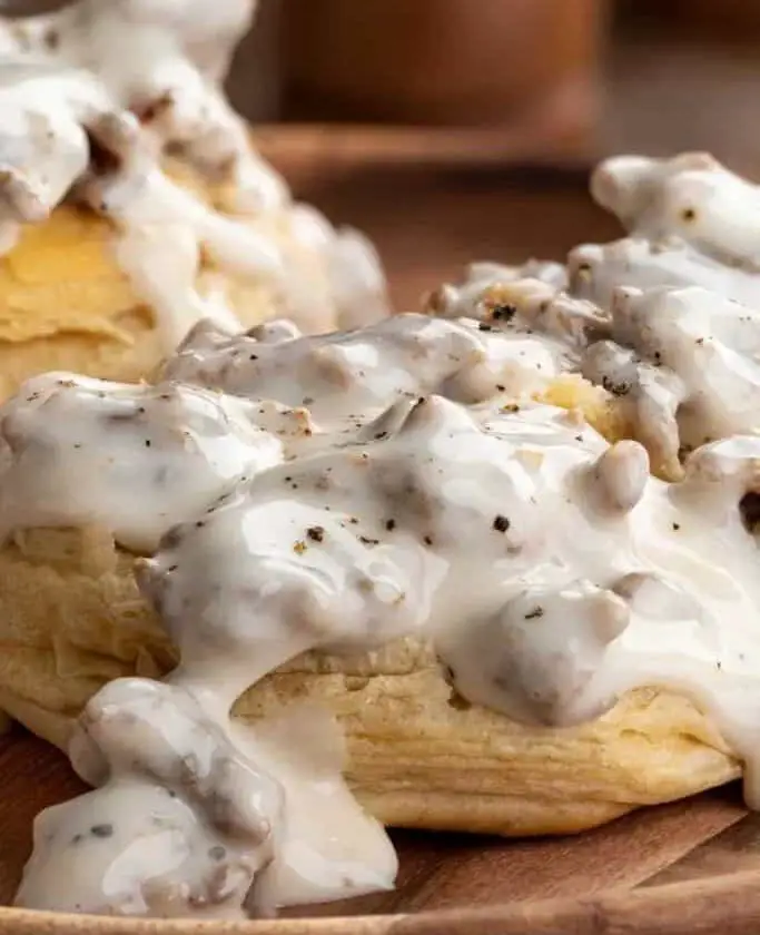 Pioneer Woman Biscuits and Gravy Casserole Recipe